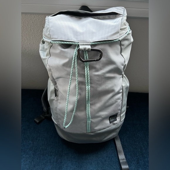Lululemon Backpack that was available online only! - Picture 4 of 10